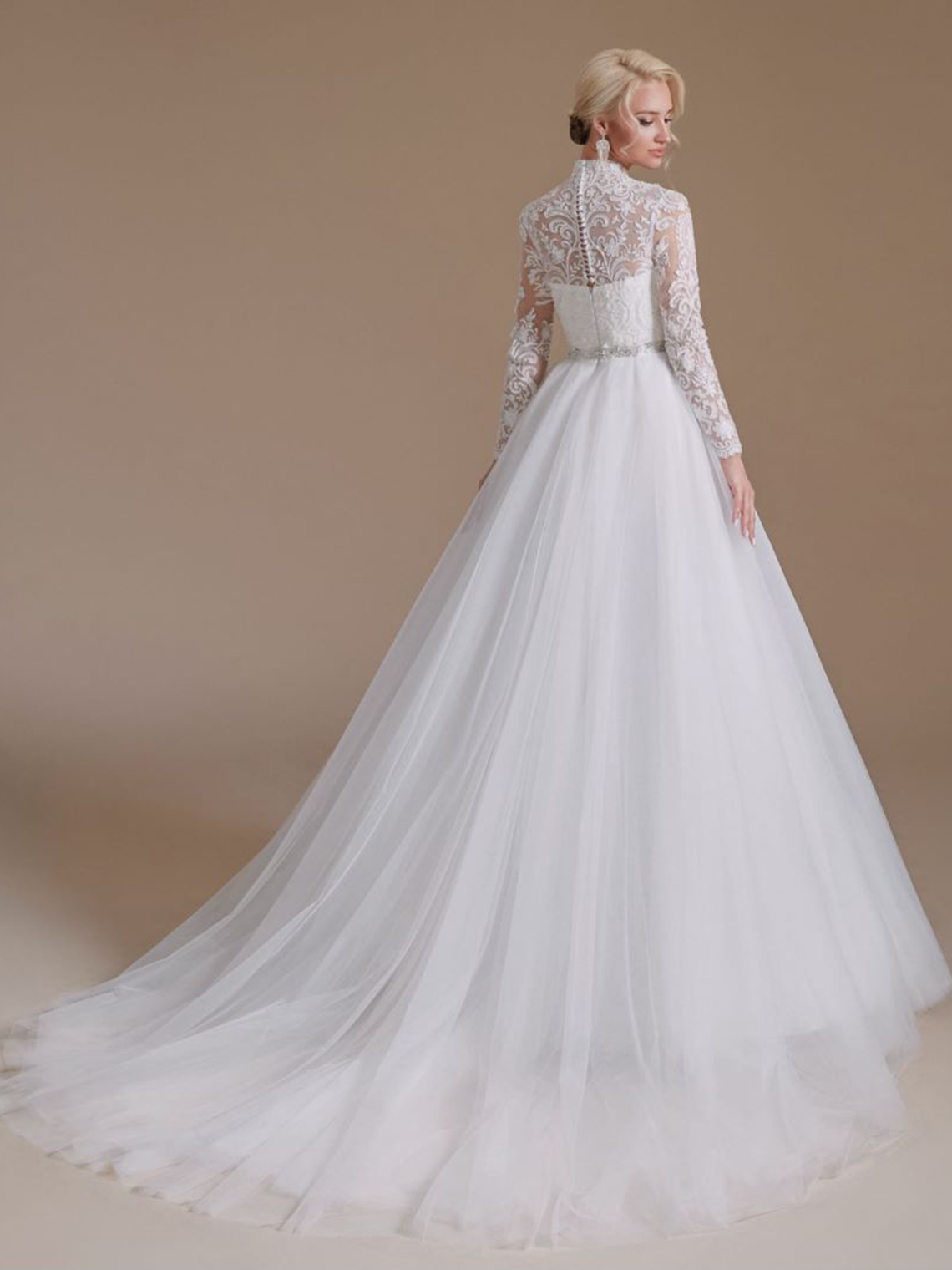 A-Line Elegant High Neck Appliques Sweep/BrushTrain Wedding Dresses