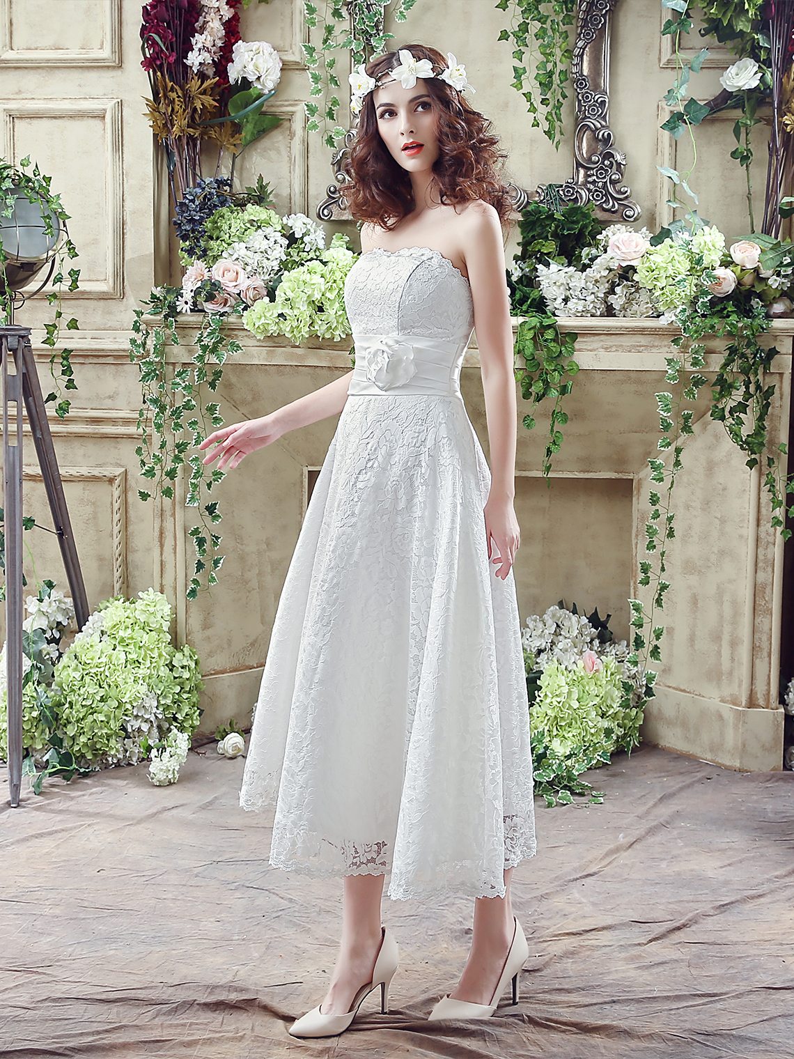 A-Line/Princess Elegant Bridal Reception Dresses Lace with Appliques