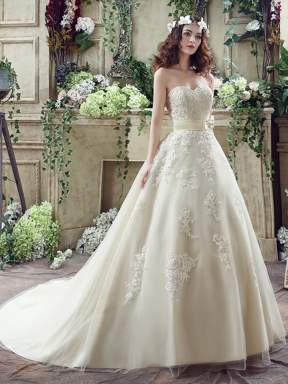Ball Gown Elegant Formal Wedding Dresses Lace Pleats with Appliques
