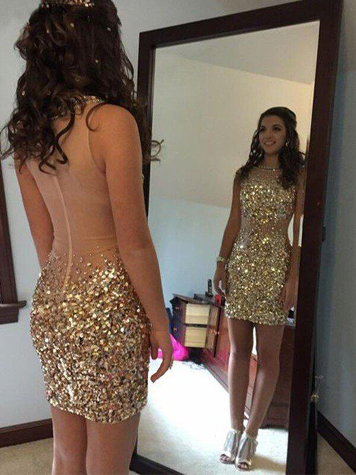 Sheath/Column Sequined Short/Mini Homecoming Dresses With Beading