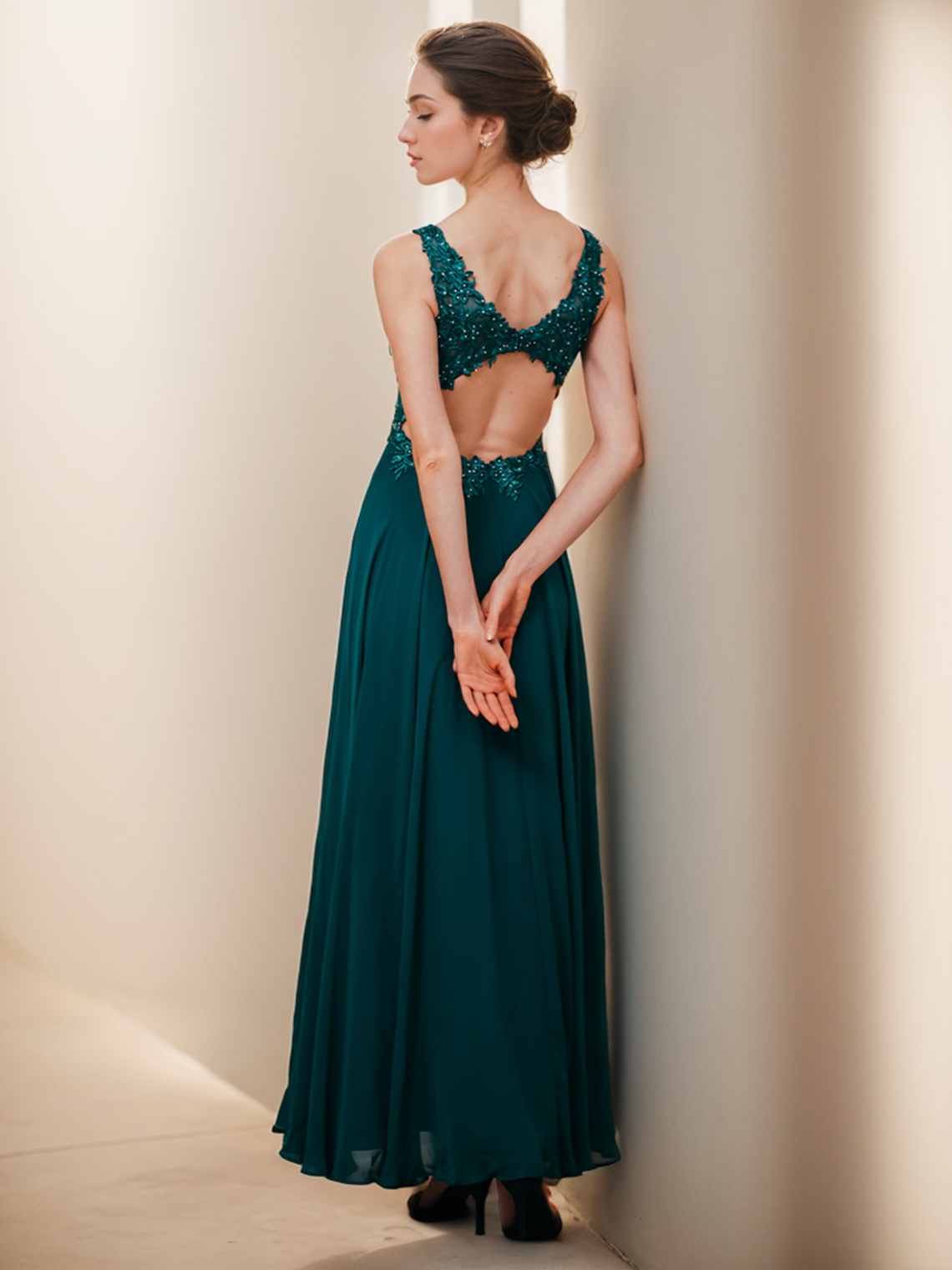 A-Line Prom Gown Evening Dress Floor Length Sleeveless V Neck Beading