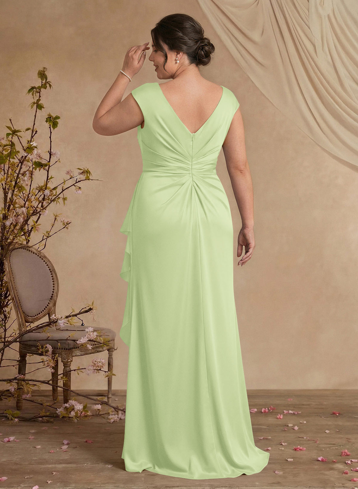 Sheath/Column Scoop Neck Sweep Train Crepe Satin Mother Of The Bride Dresses