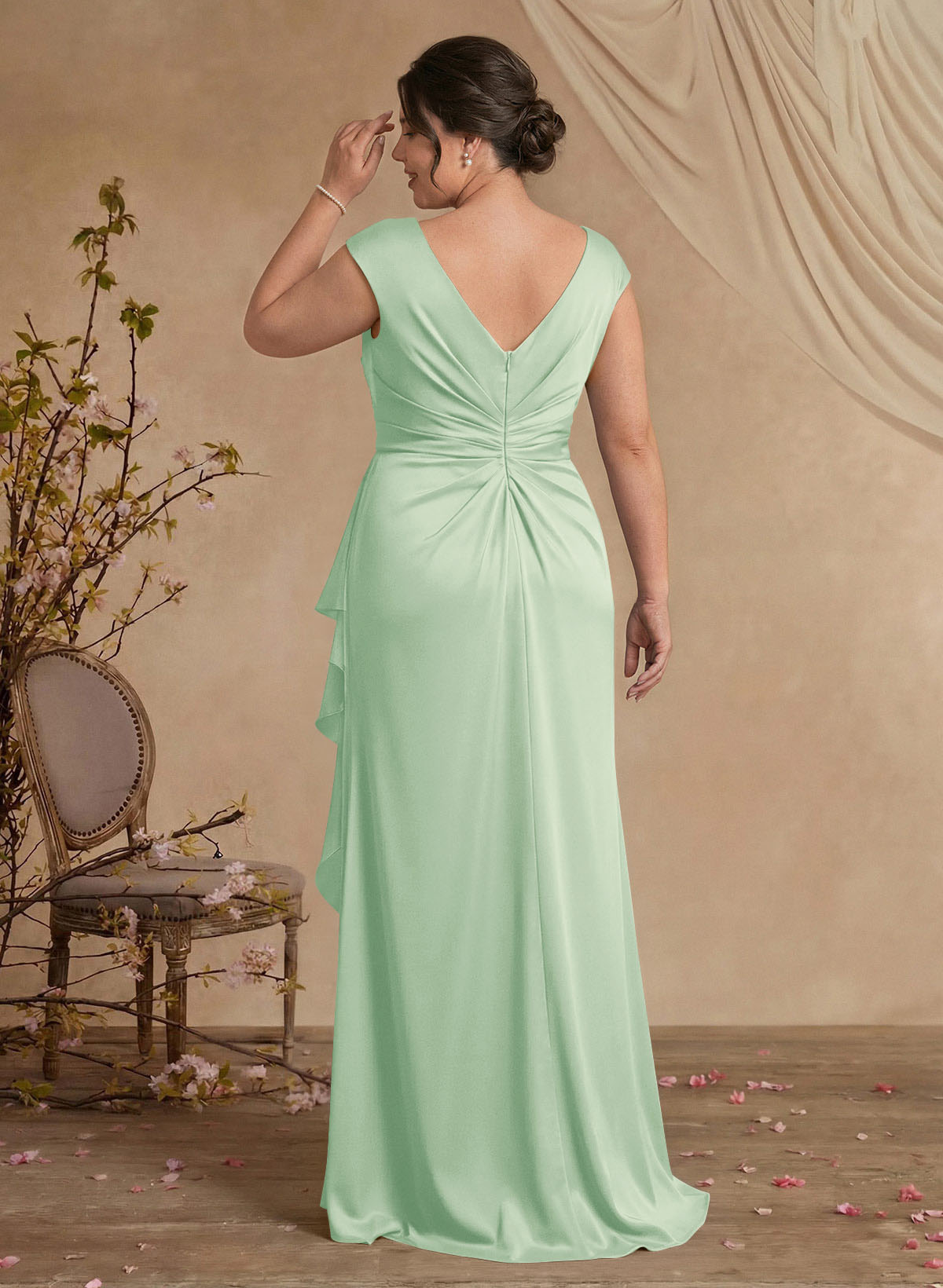 Sheath/Column Scoop Neck Sweep Train Crepe Satin Mother Of The Bride Dresses