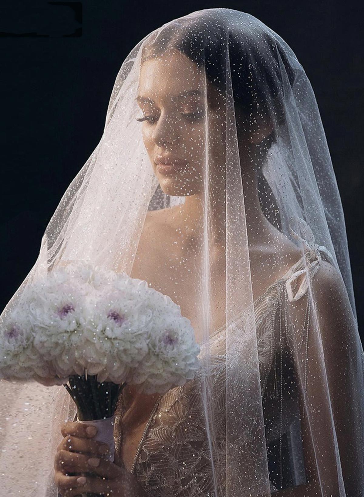 Cut Edge Sequin/Pearl One-Tier Tulle Elbow Bridal Veils