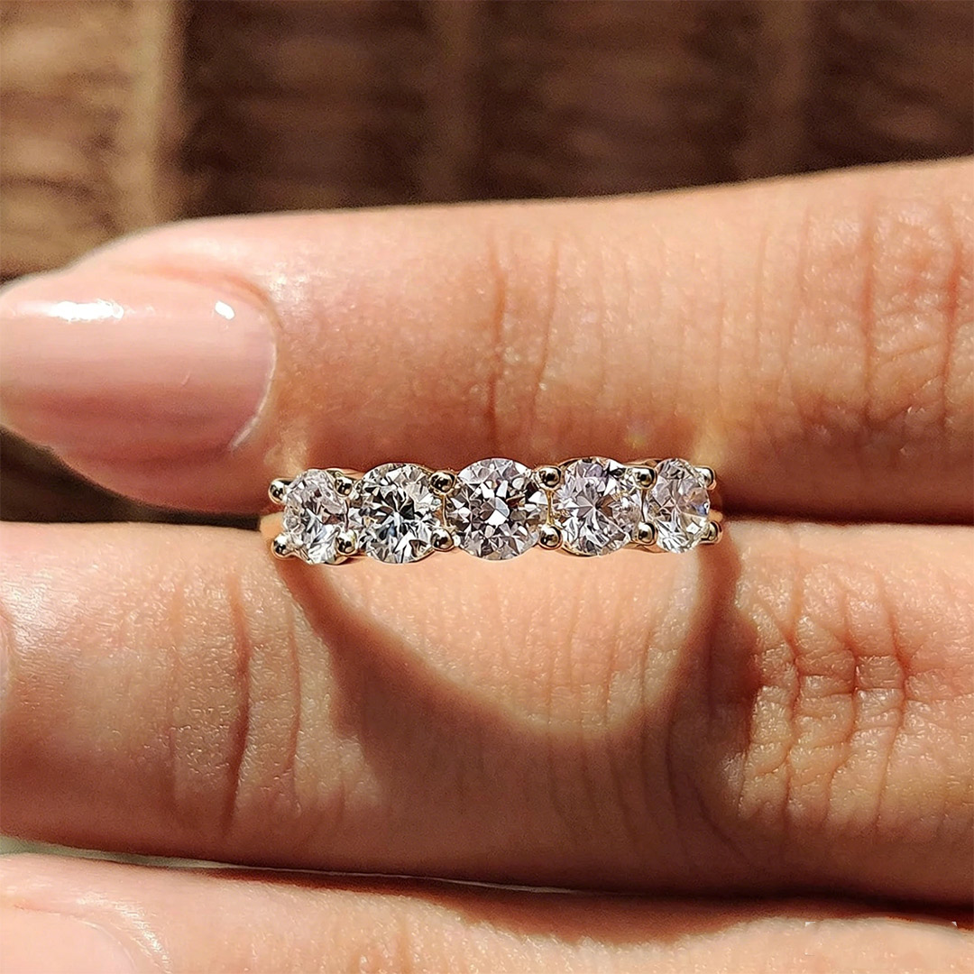 1.5CT 4*4mm Round Cut Moissanite Wedding Bands In Sterling Silver