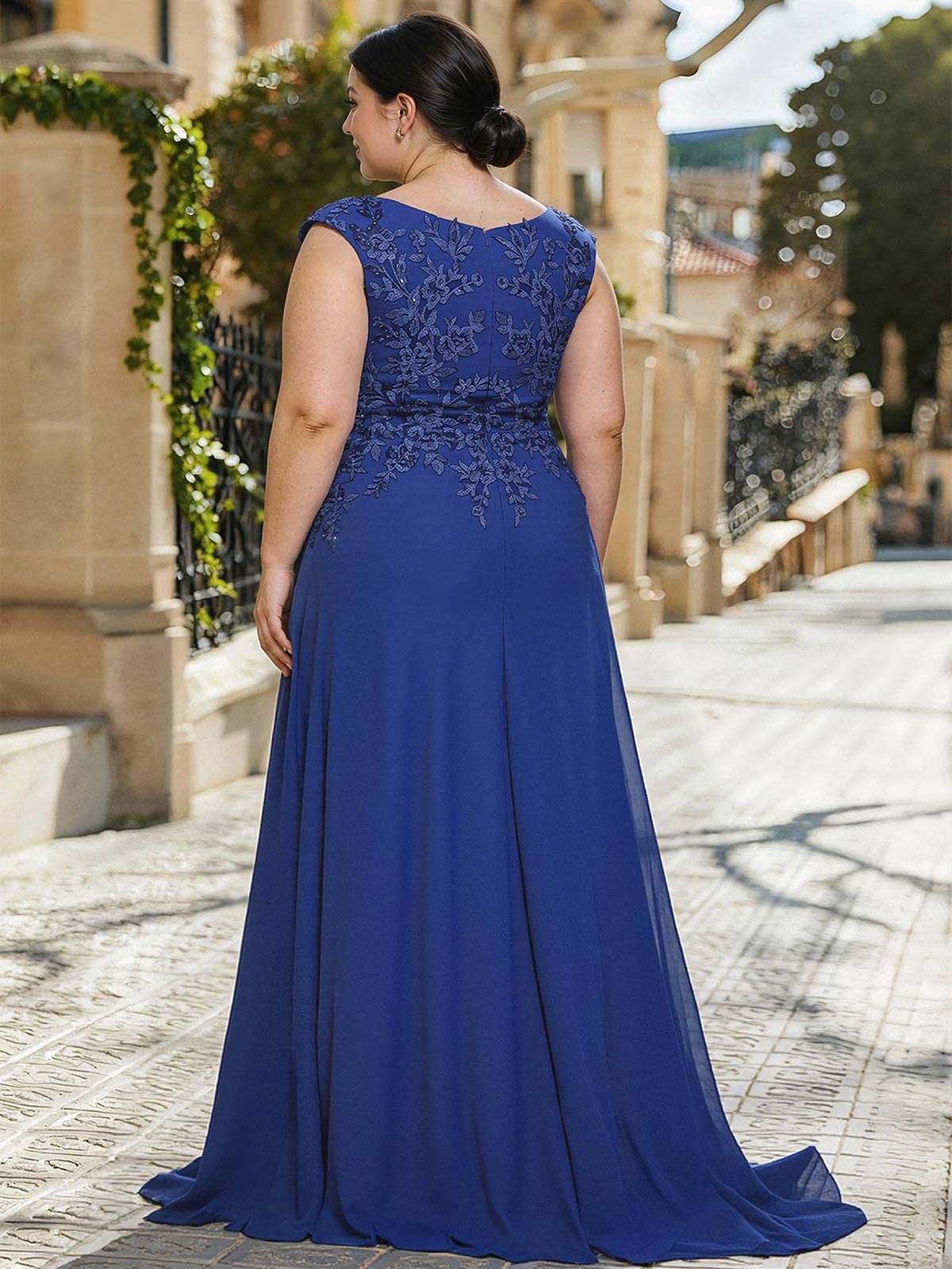 Sheath/Column V-Neck Sleeveless Chiffon Mother Of The Bride Dresses With Appliques Lace/High Split, product image 2