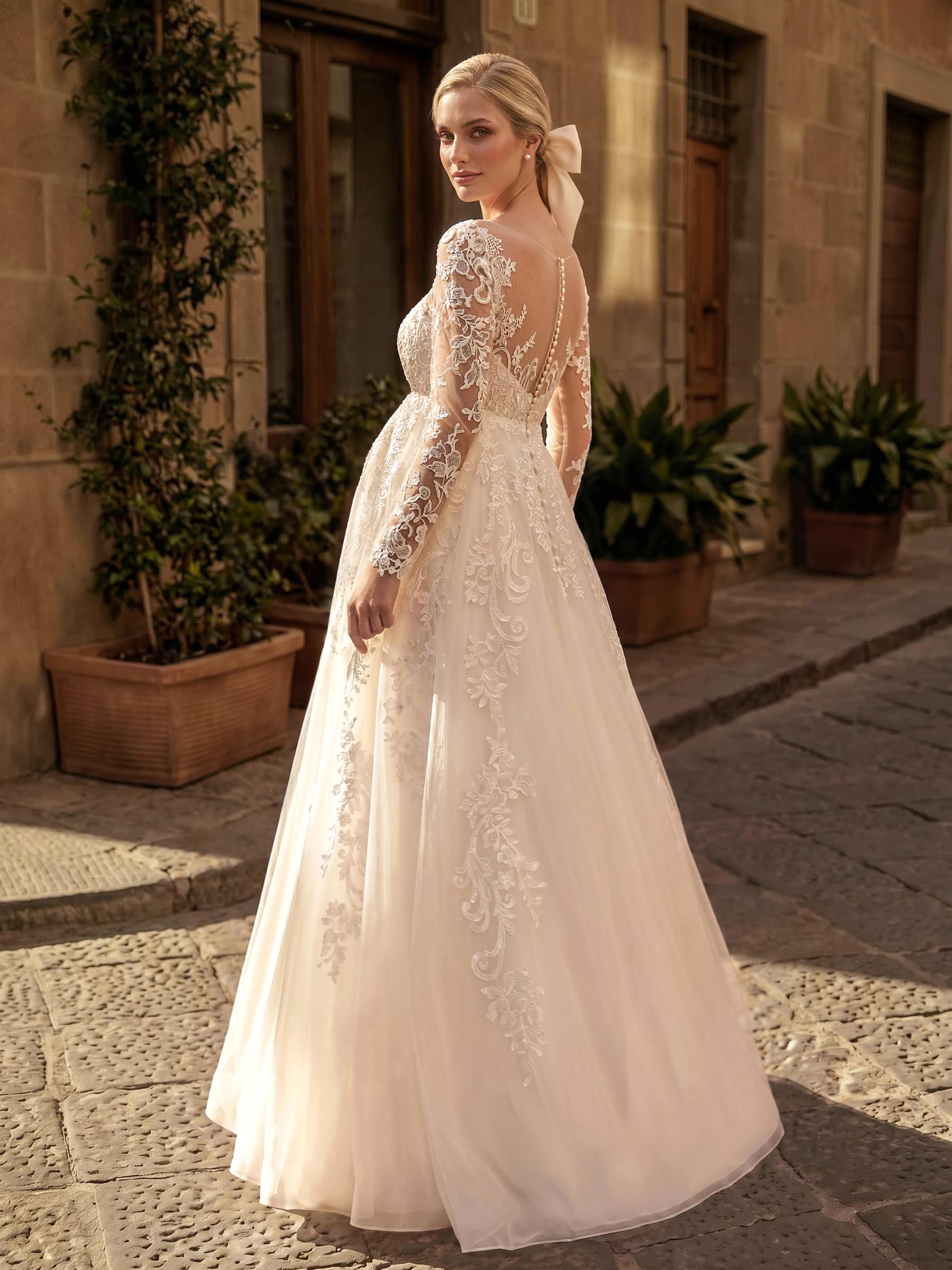 A-Line Satin Tulle Maternity Wedding Dresses Scoop Neck Long Sleeves With Appliques/Lace, product image 3