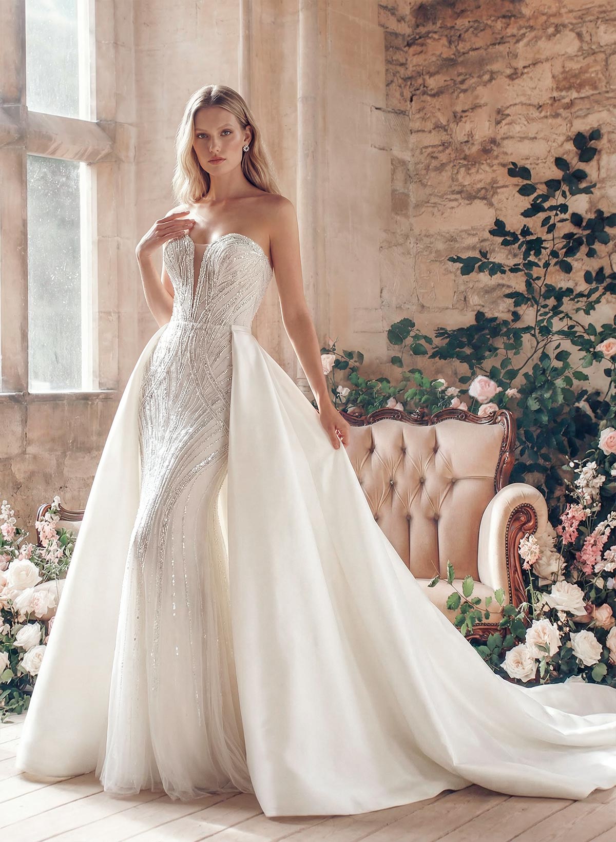 Sheath/Column Sweetheart Sleeveless Satin/Sequined Wedding Dresses