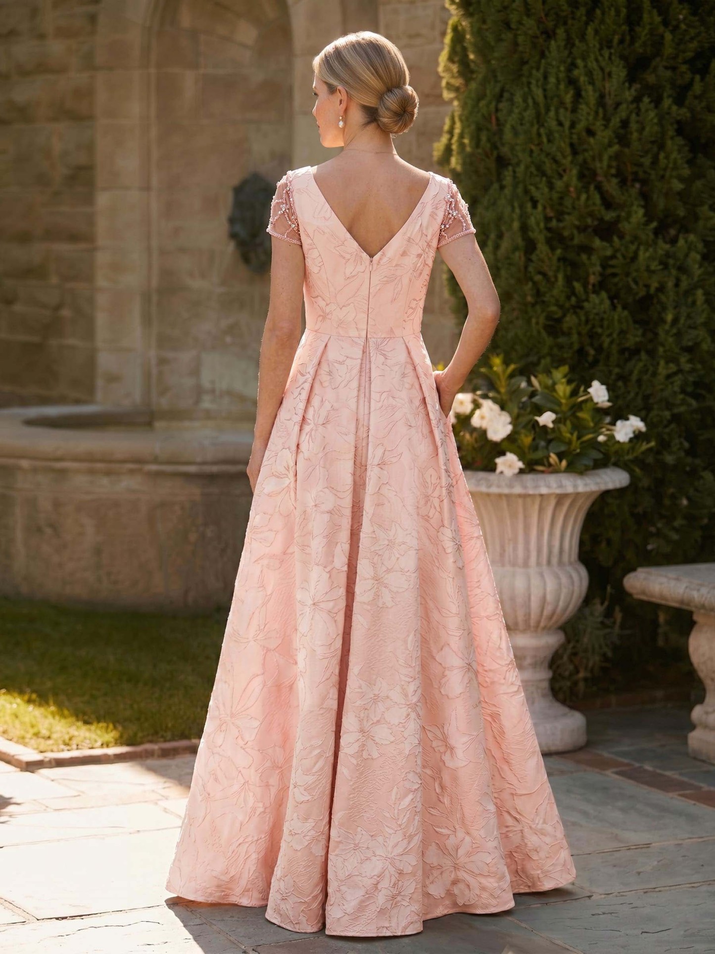 A-Line V-Neck Short Sleeves Floor-Length Jacquard Mother Of The Bride Dresses, image 2