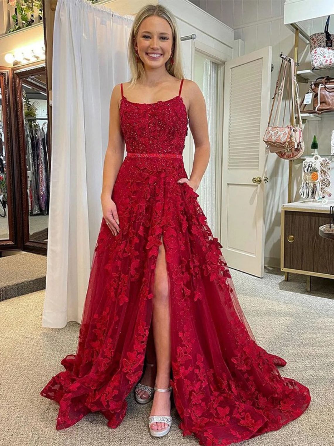 A-Line/Princess Tulle Applique Spaghetti Straps Court Train Dresses