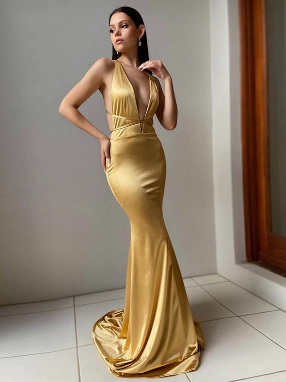 Sheath/Column Satin V-neck Sleeveless Sweep/Brush Train Dresses
