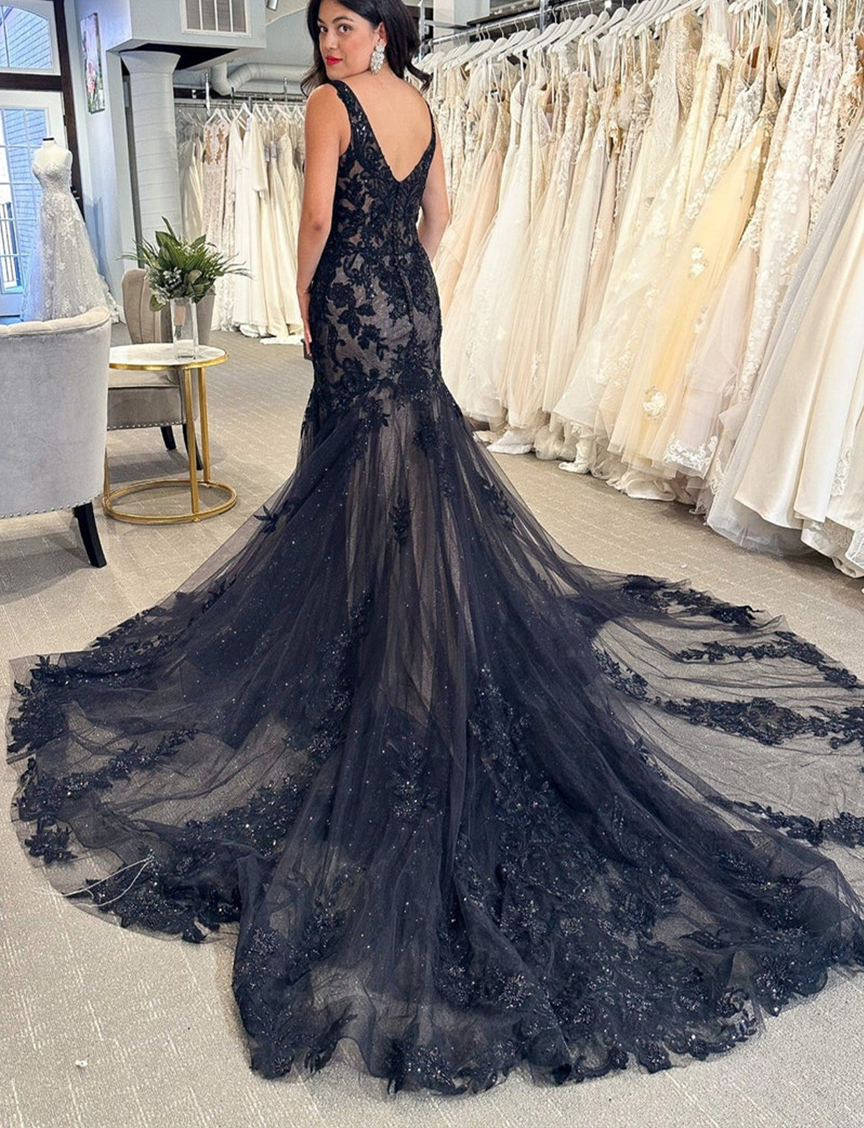 Mermaid Black Tulle Appliques V-Neck Trumpet Long Wedding Dress