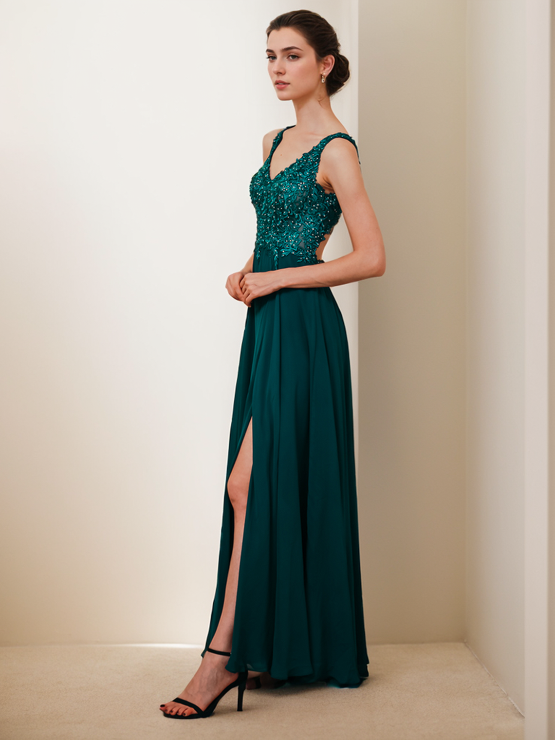 A-Line Prom Gown Evening Dress Floor Length Sleeveless V Neck Beading