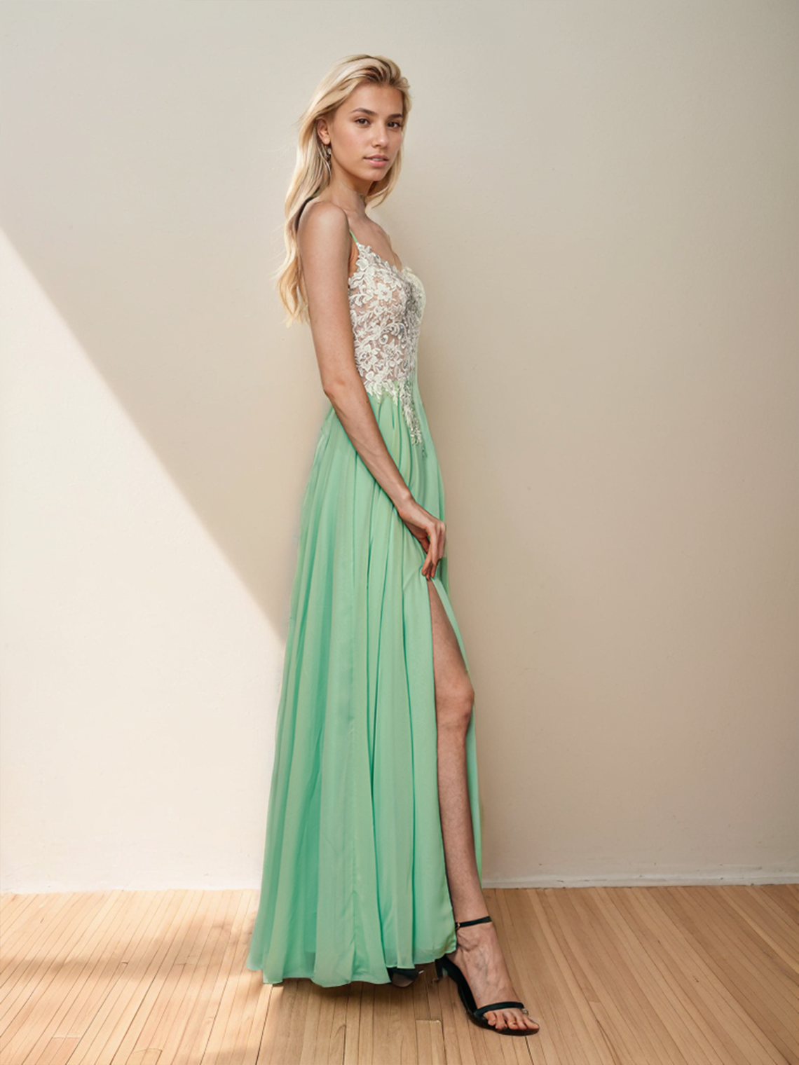 A-Line Evening Gown Sexy Prom Dresses Floor Length Slit Appliques