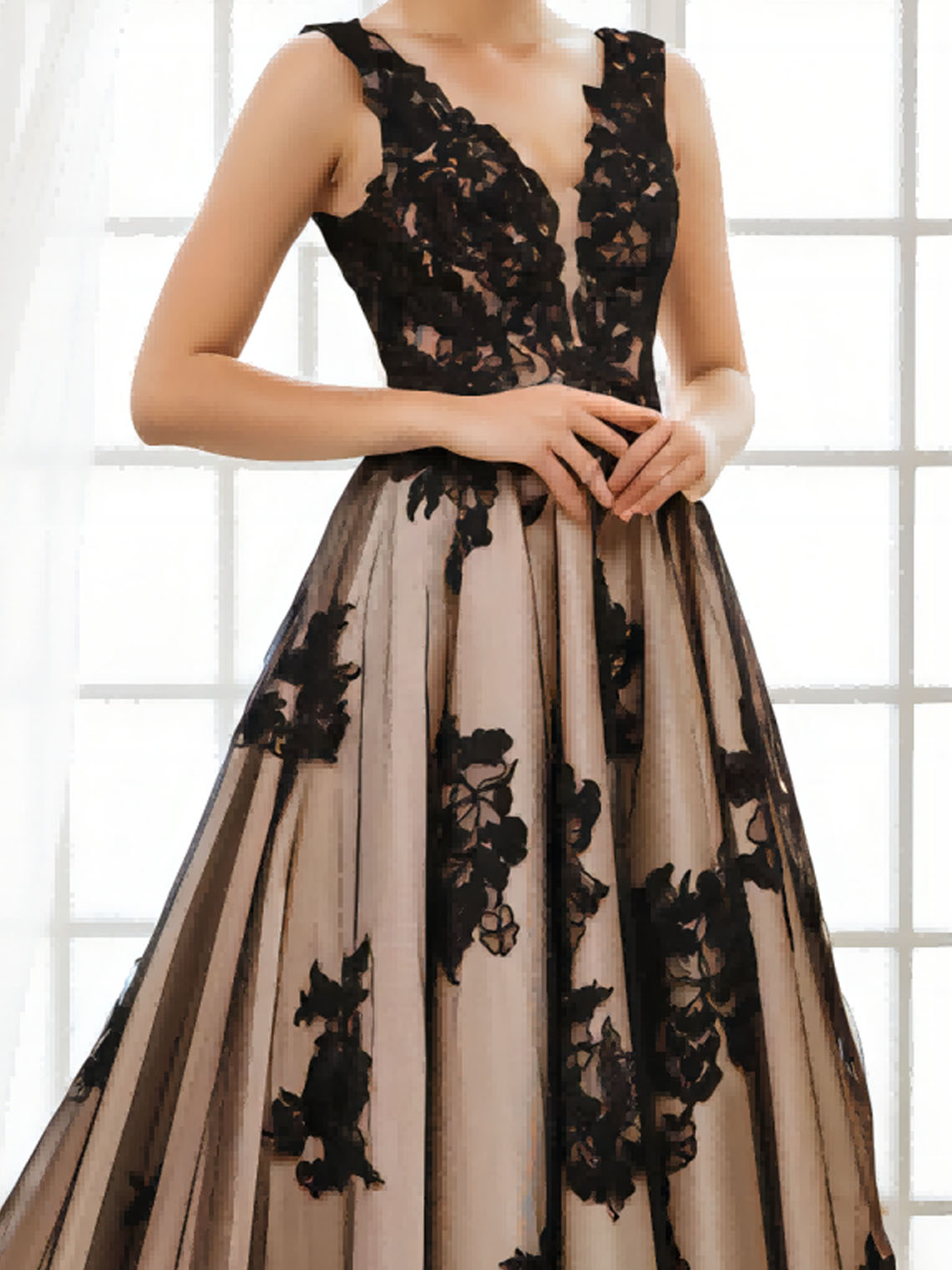 A-Line V-Neck Sleeveless Tulle Long Wedding Dresses With Appliques