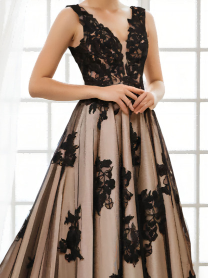 Dresses A-Line/Princess Tulle V-Neck Long Wedding Dresseseses With Black Appliques