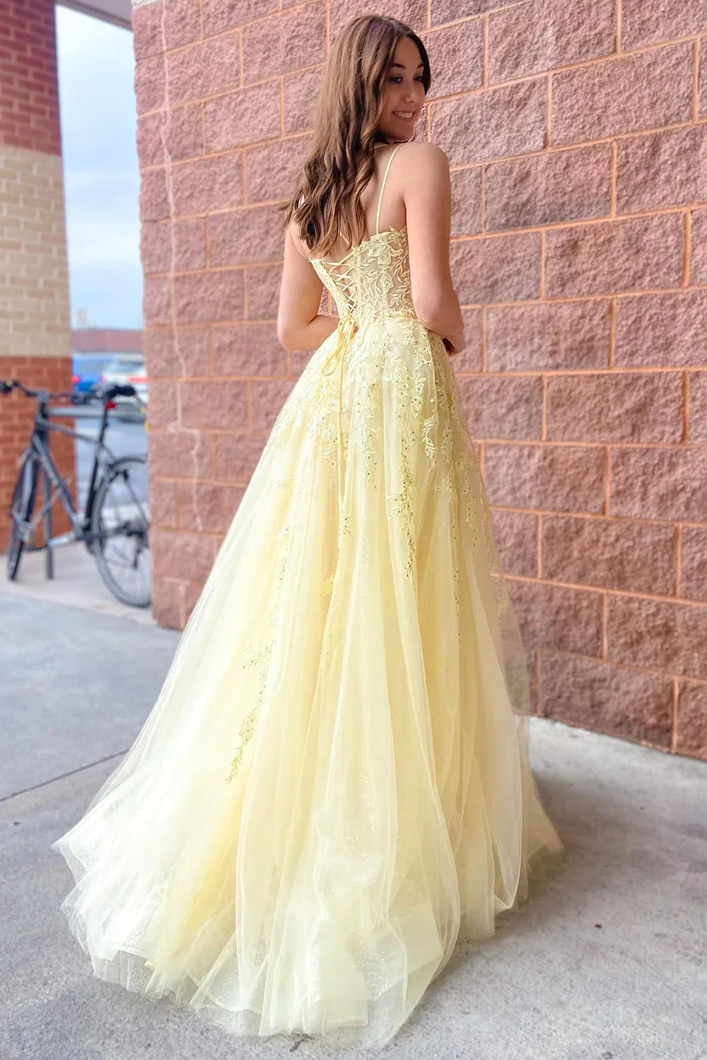 Tulle A-Line&Princess Appliques Spaghetti Straps Long Prom Dress