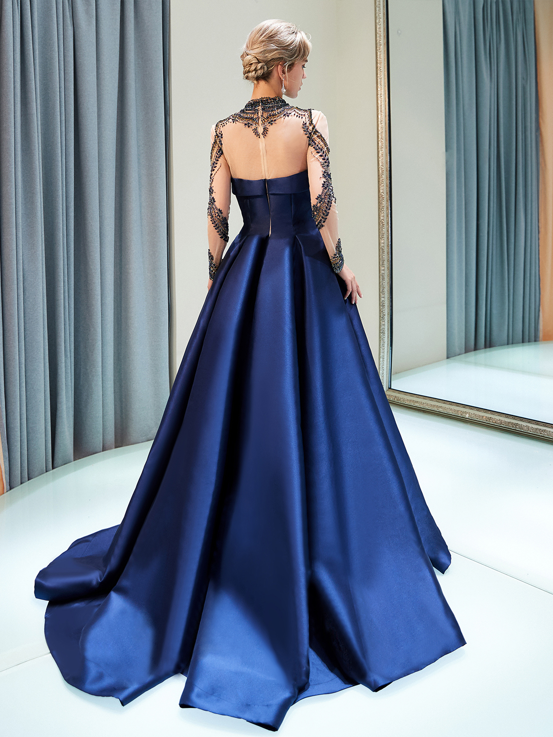 Ball Gown Elegant Luxury Prom Gown High Neck Satin Sequin with Beading