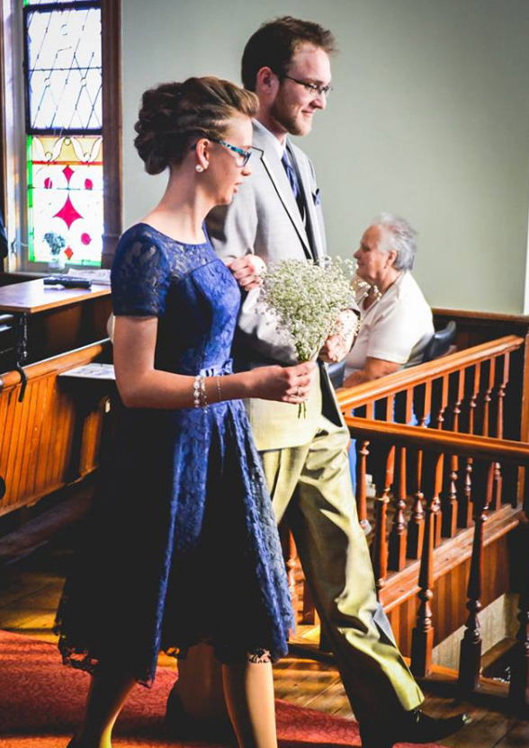 A-line Bateau Short Sleeve Knee-Length Lace Bridesmaid Dress