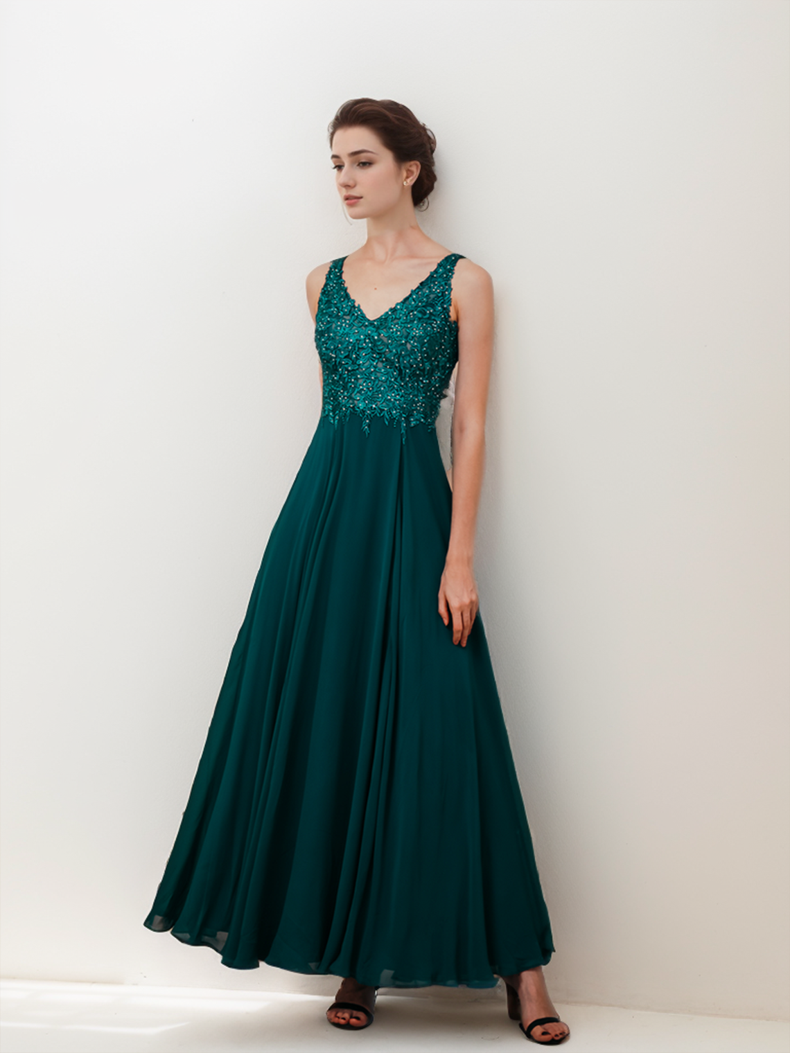 A-Line Prom Gown Evening Dress Floor Length Sleeveless V Neck Beading