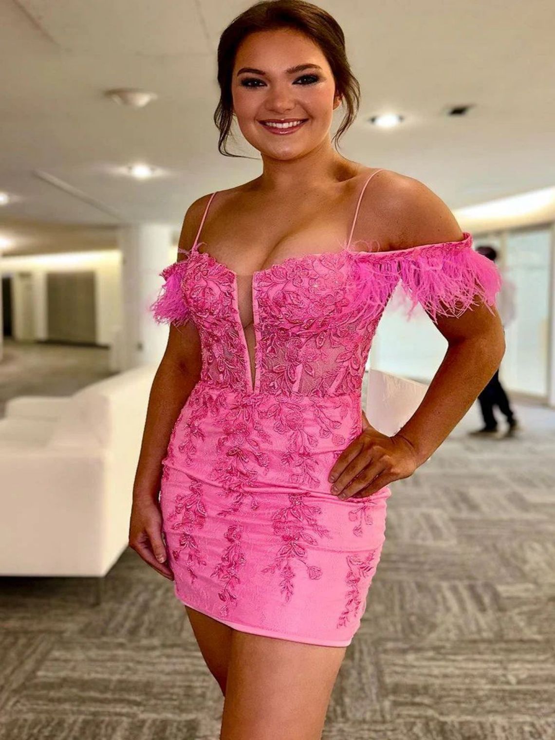 Sheath/Column Off the Shoulder Pink Lace Homecoming Dress