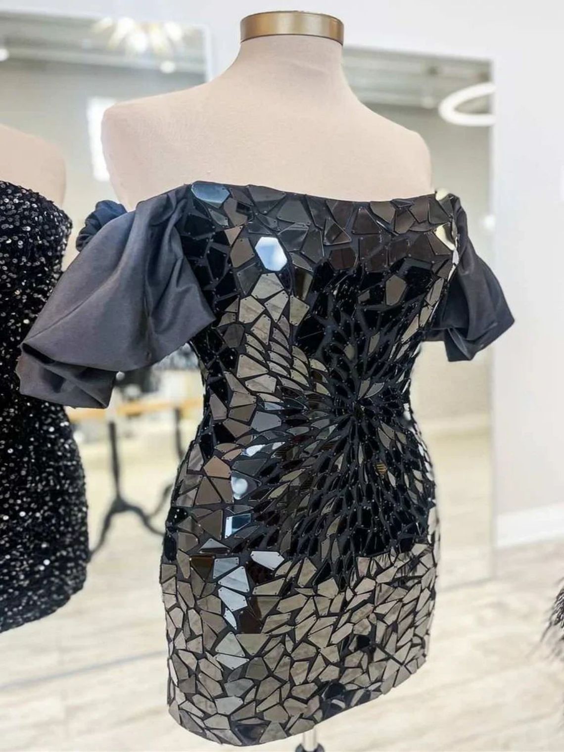 Sheath/Column Black Cut Glass Mirror Puff Sleeve Homecoming Dress