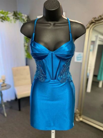 Dress Sheath/Column Satin Sweetheart Neck Homecoming Dress with Appliques