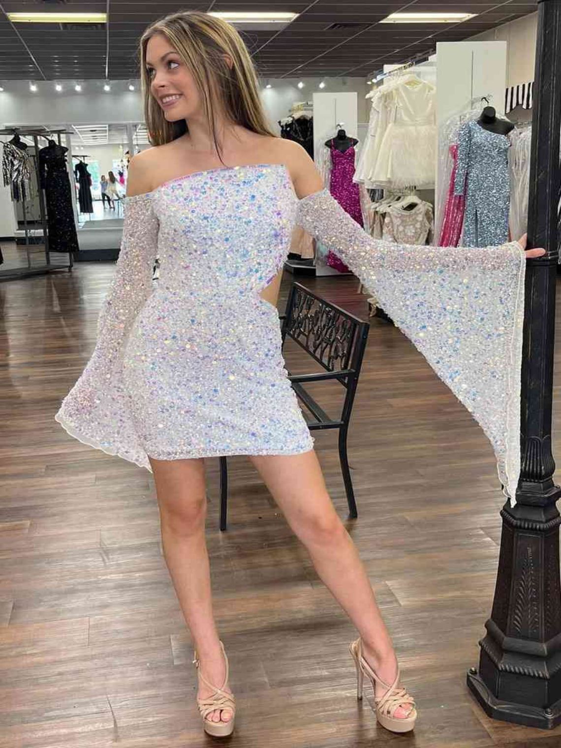 Sheath/Column Fitted Sequins White Long Sleeves Short Homecoming Dress