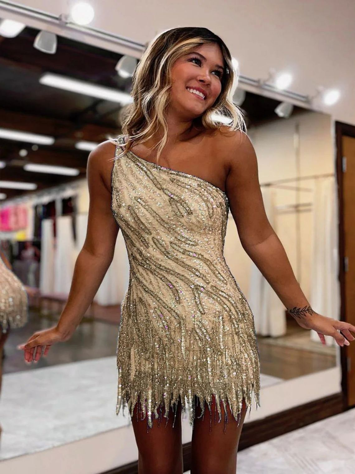 Sheath/Column One Shoulder Sequins Short Homecoming Dress with Tassel