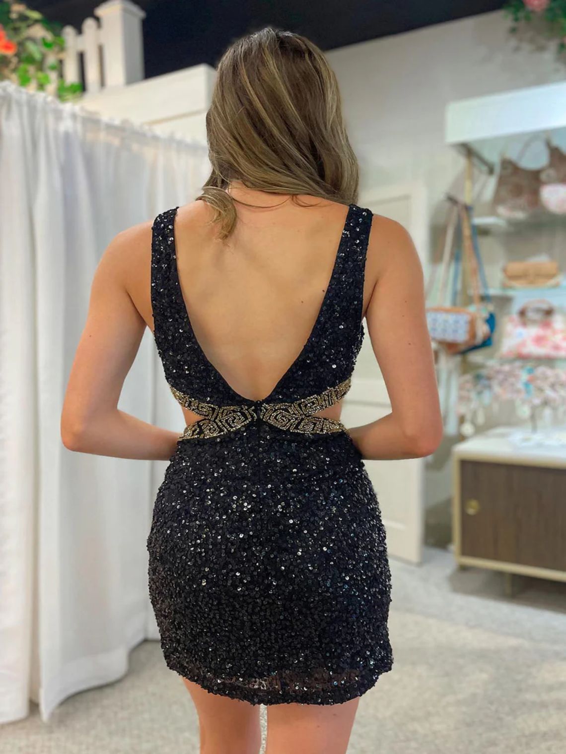 Sheath/Column V Neck Black Sequins Homecoming Dress