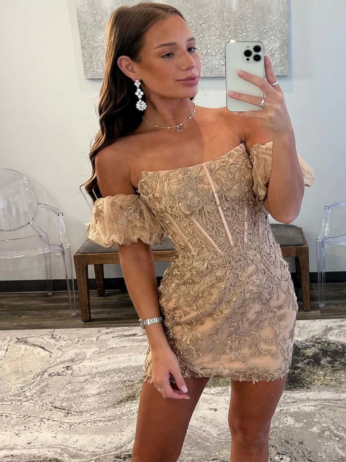 Sheath/Column Lace Strapless Homecoming Dress with Appliques