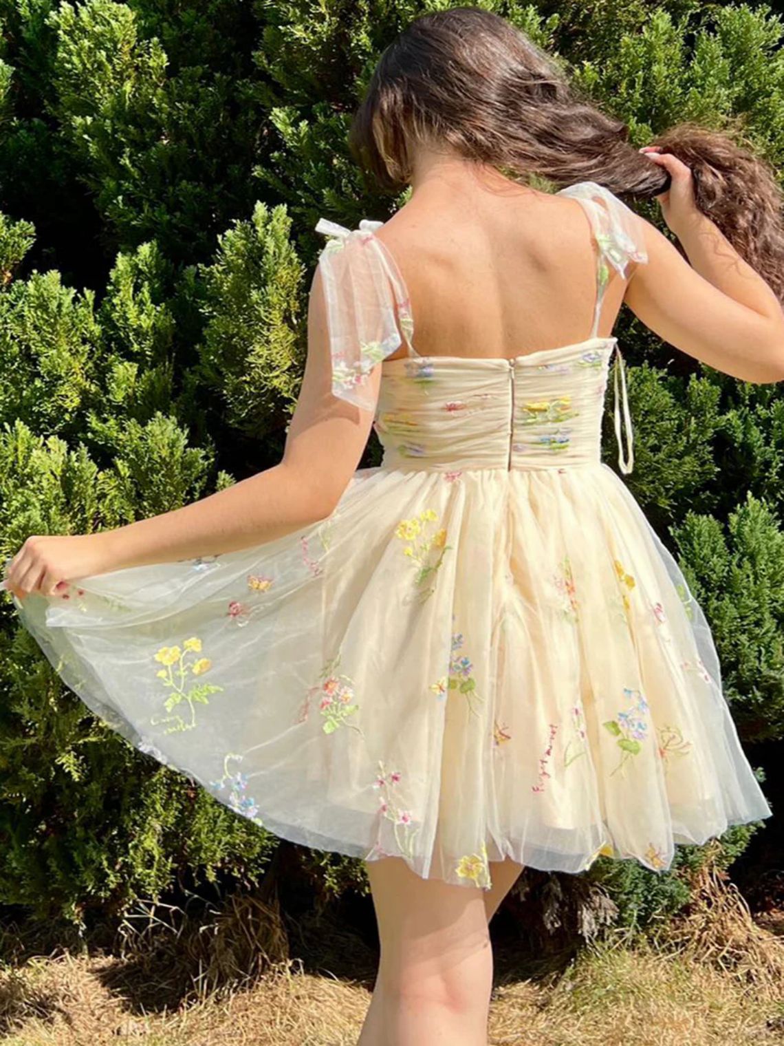 A-Line/Princess Short/Mini Floral Embroidery Homecoming Dress