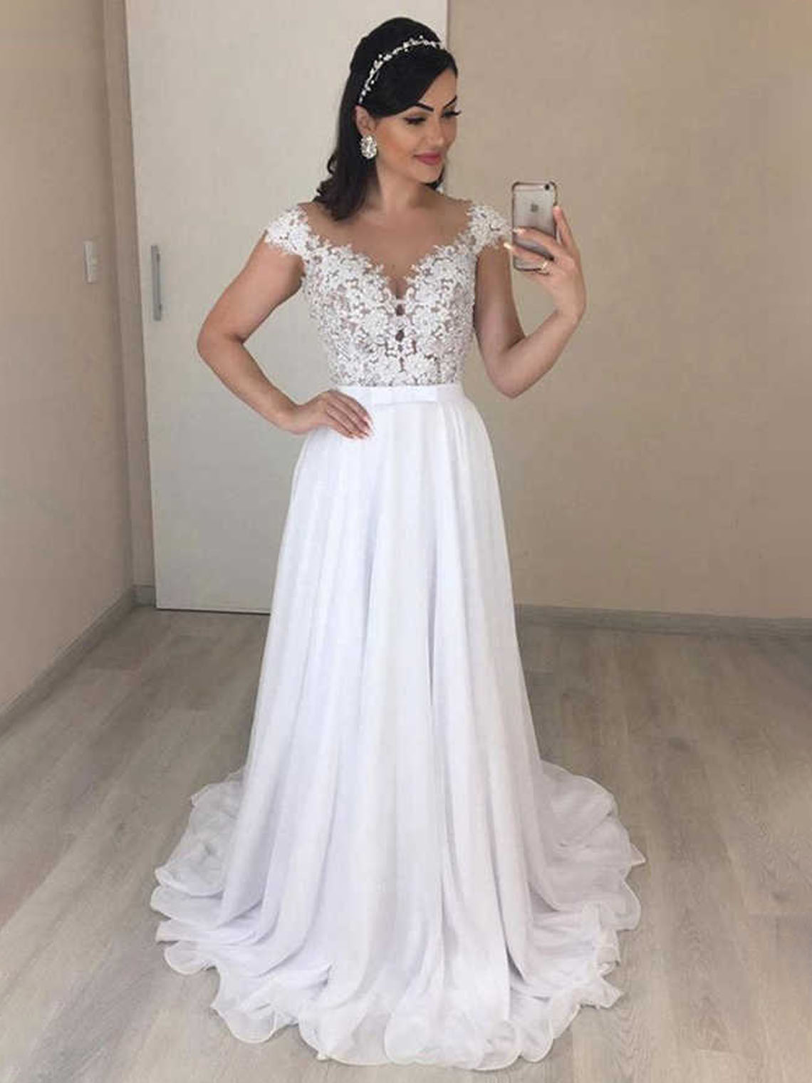 A line Chiffon V Neck Sleeveless With Lace Appliqued Wedding Dress