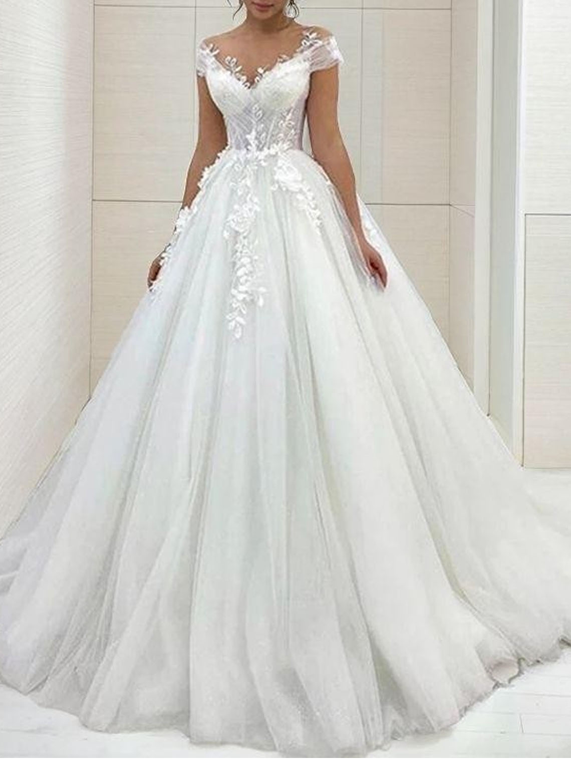 A-Line/Princess Tulle Short Sleeves With Appliques Wedding Dress