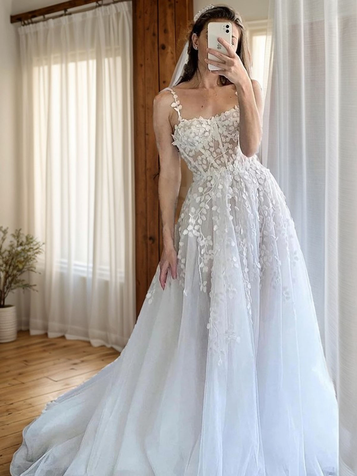 A Line Tulle Spaghetti Sleeveless With Appliques Wedding Dresses