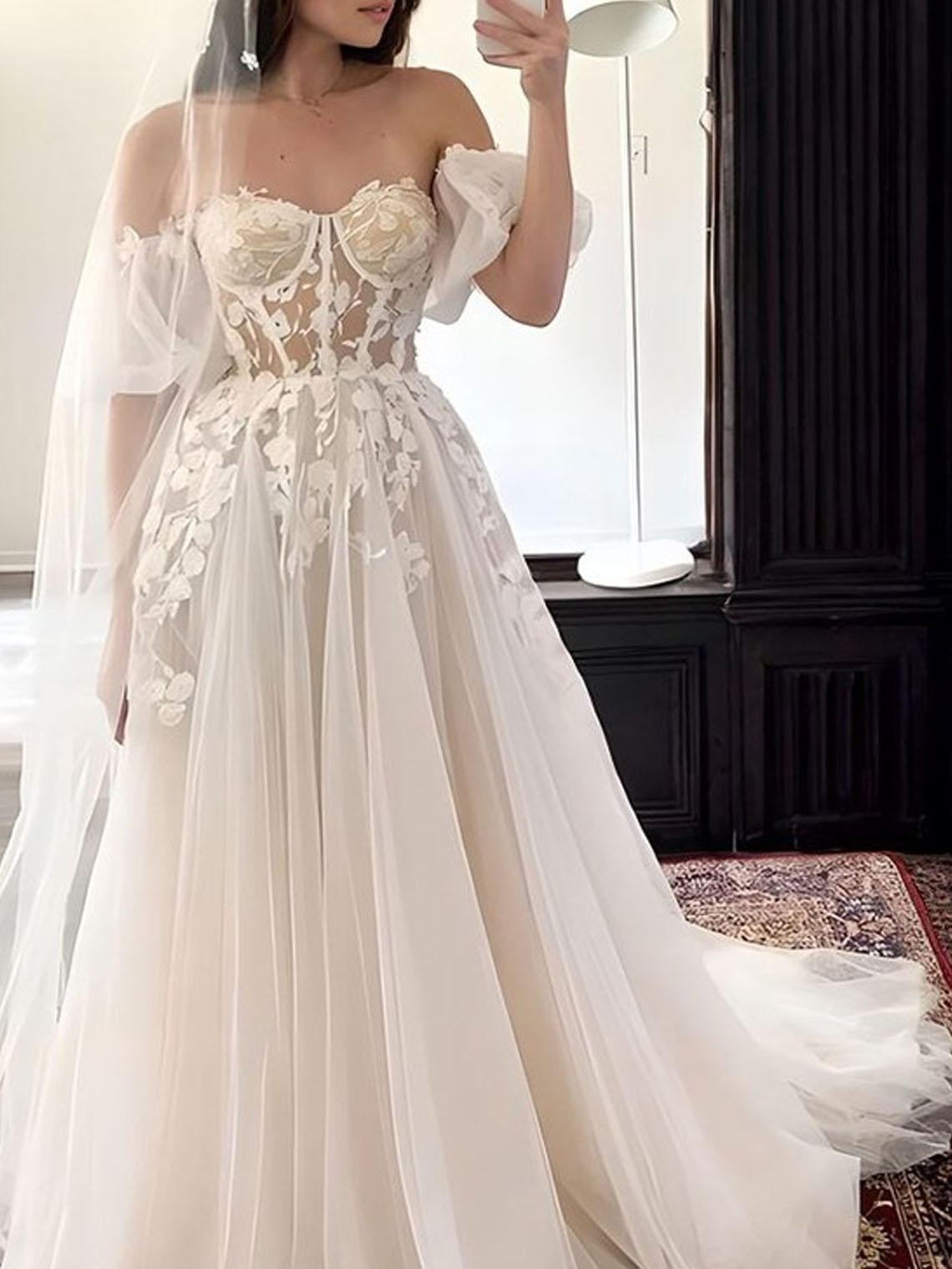 A line Tulle Sweetheart Short Sleeves With Appliques Wedding Dress