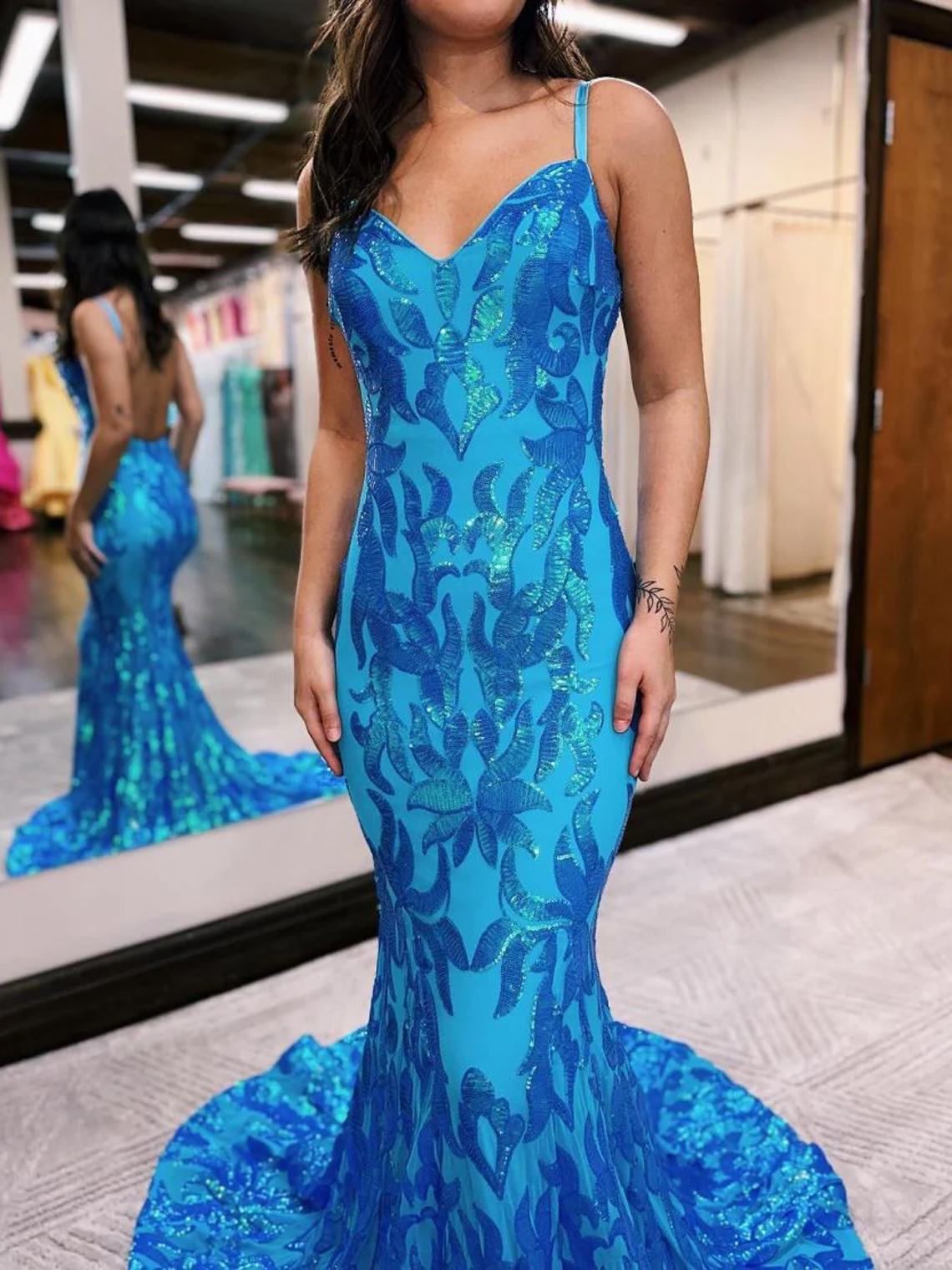 Glitter Tight Mermaid V-neck Backless with Aqqliques Prom Dress
