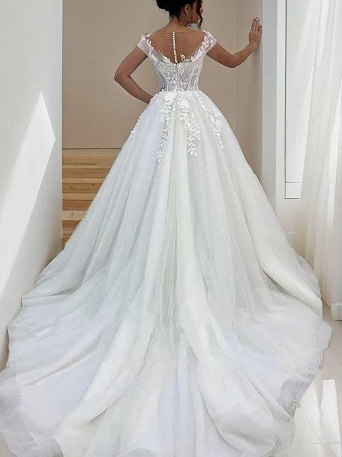 A-Line/Princess Tulle Short Sleeves With Appliques Wedding Dress