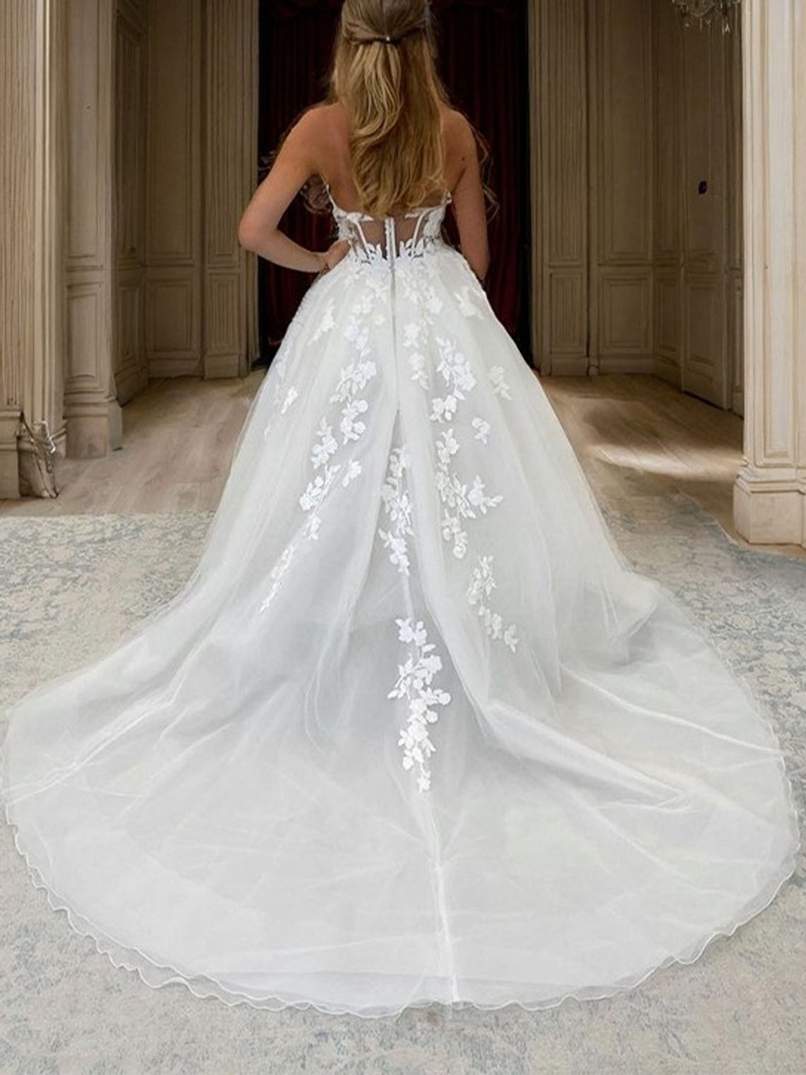 A line Tulle Sweetheart Sleeveless With Appliques Wedding Dress