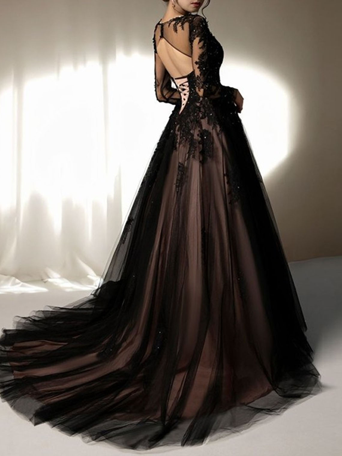 A line Tulle V Neck Long Sleeves With Appliques Black Wedding Dresses