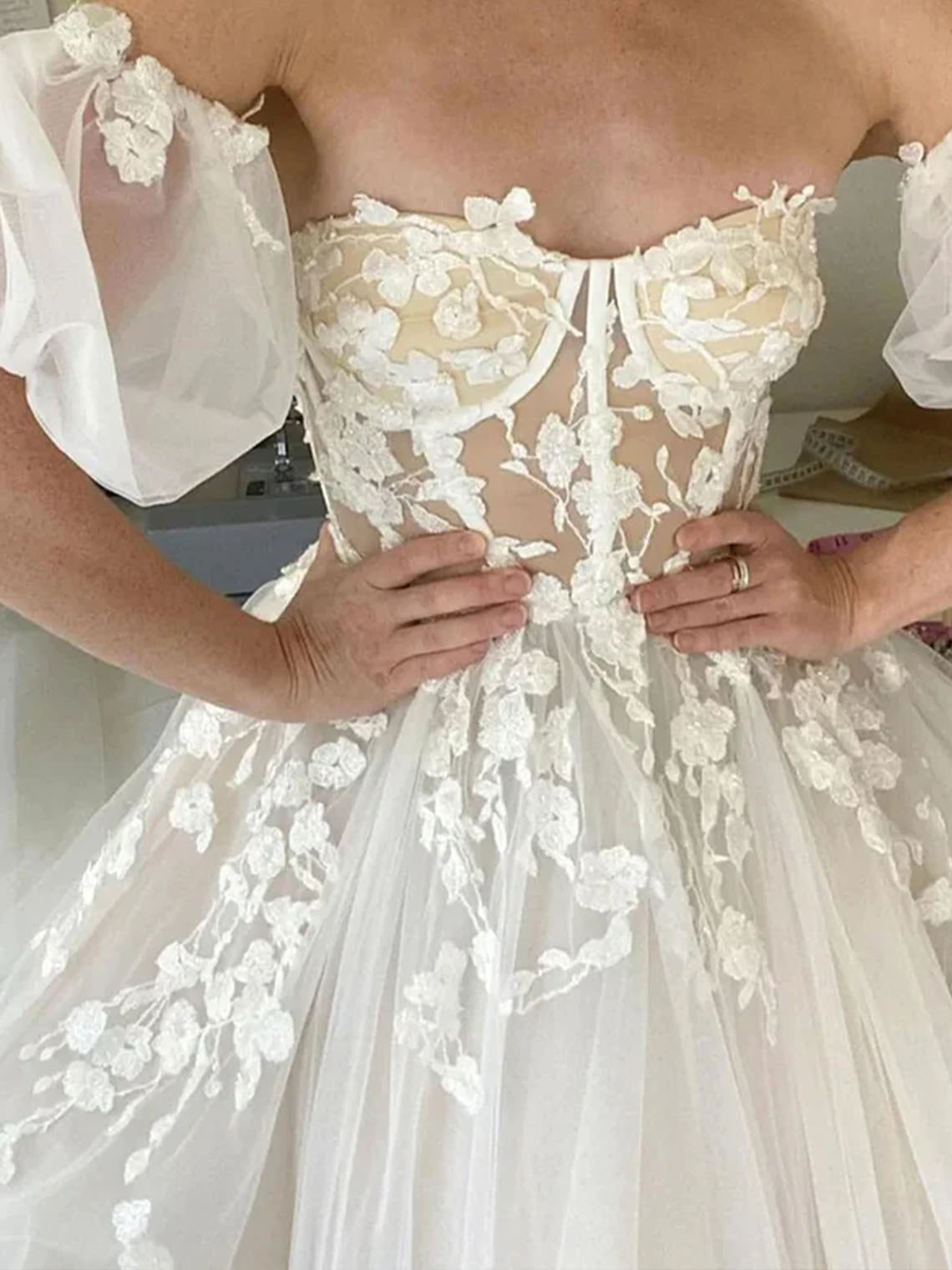 A line Tulle Sweetheart Short Sleeves With Appliques Wedding Dresses