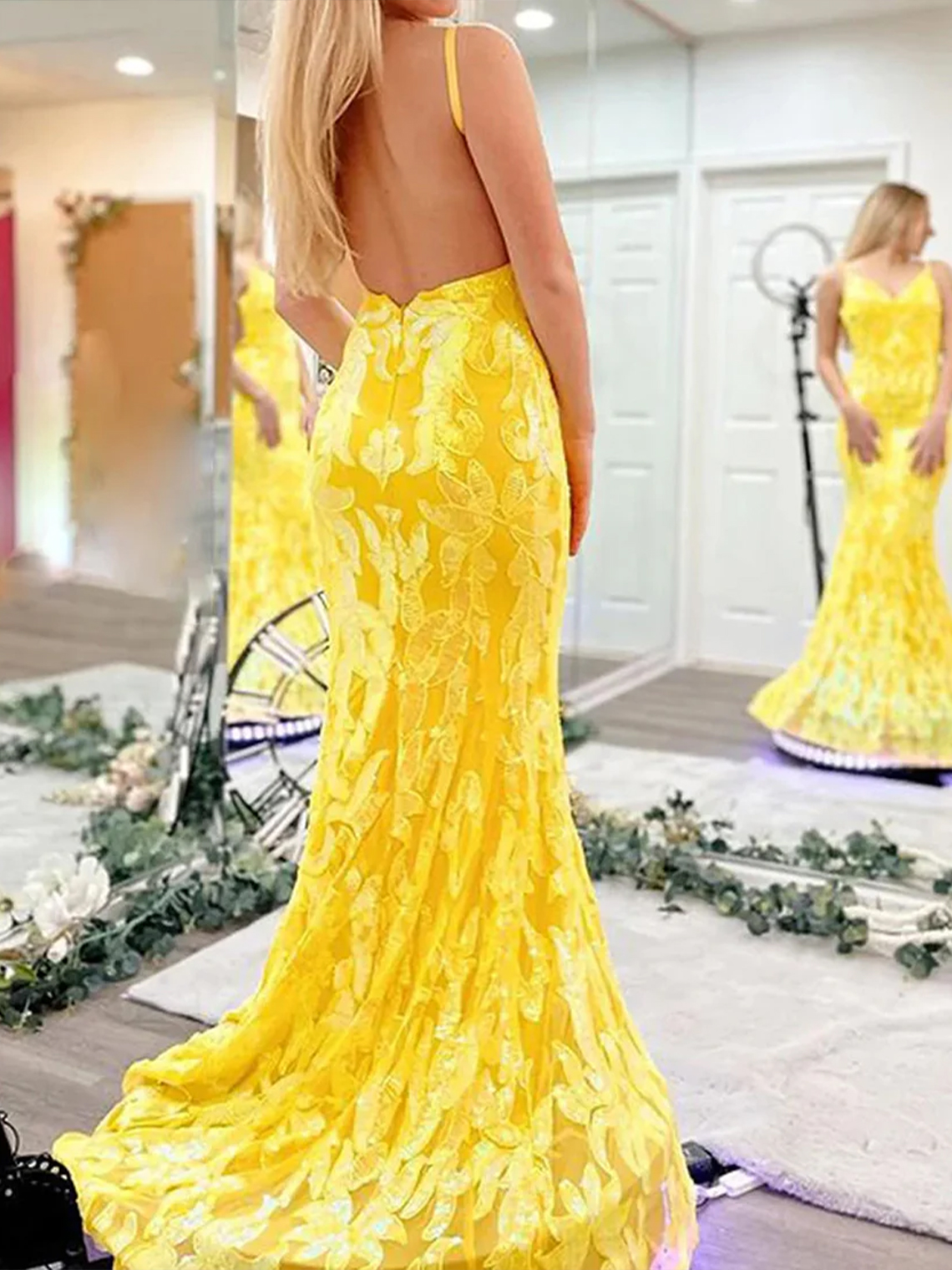 Glitter Tight Mermaid V-neck Backless with Aqqliques Prom Dress