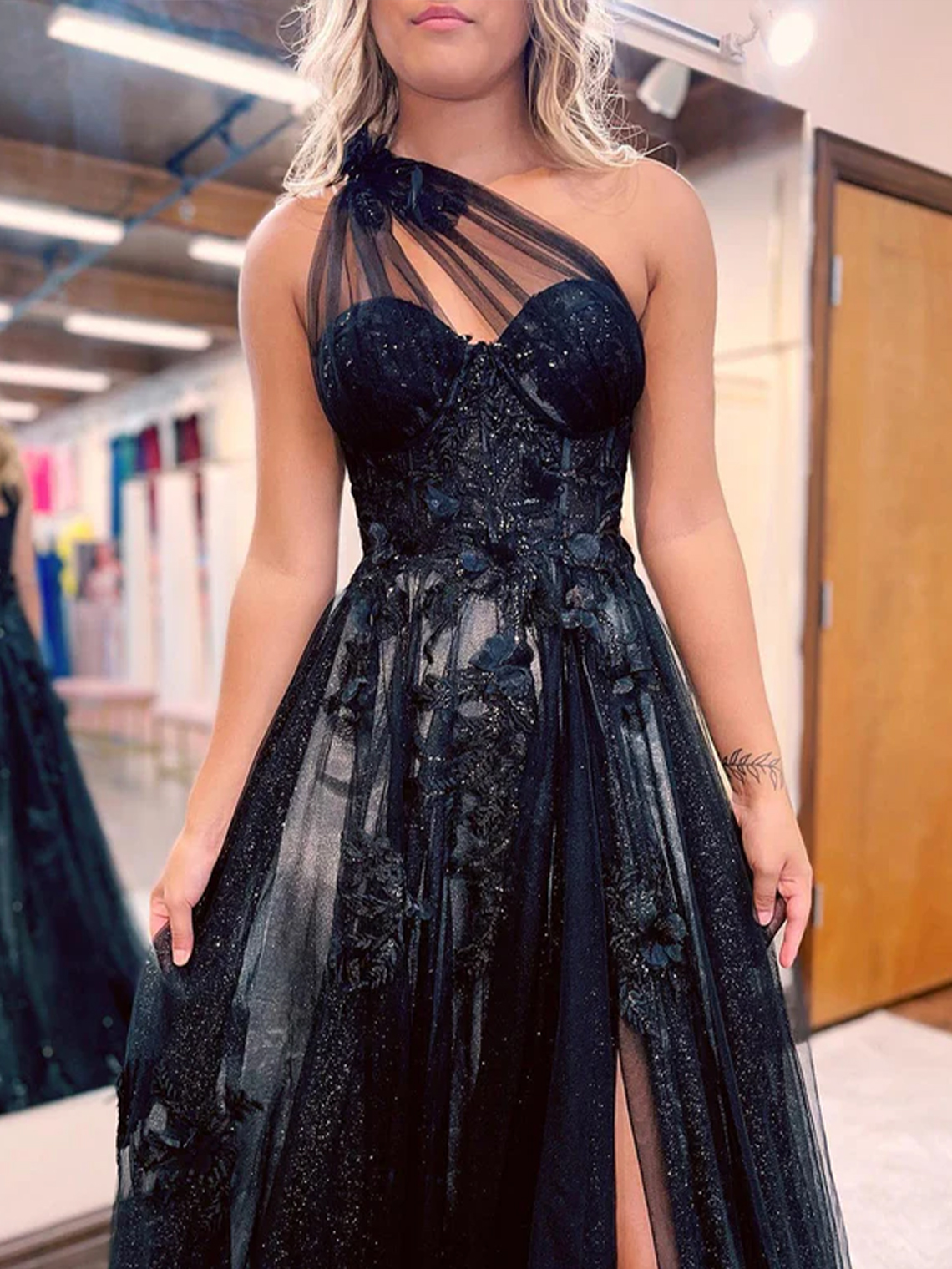 A Line Tulle One Shoulder Long Sleeveless with Appliques Prom Dress