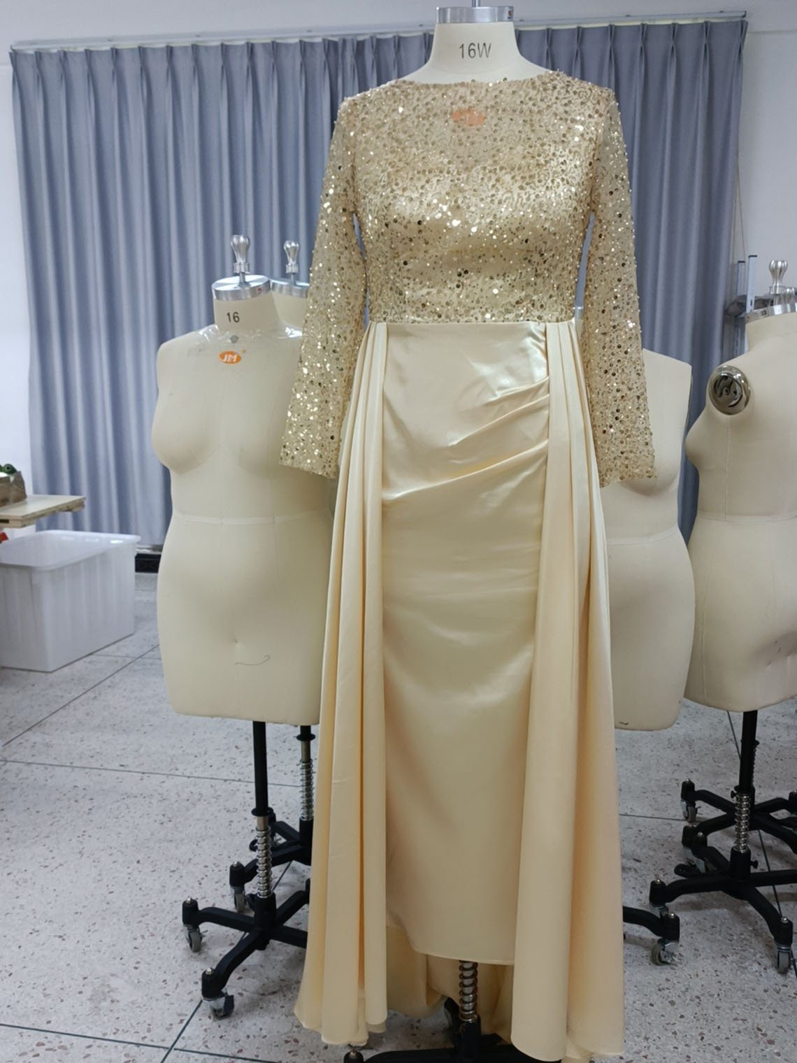 Mermaid Sequin Satin Long Sleeves with Pearls Long Evening Dress