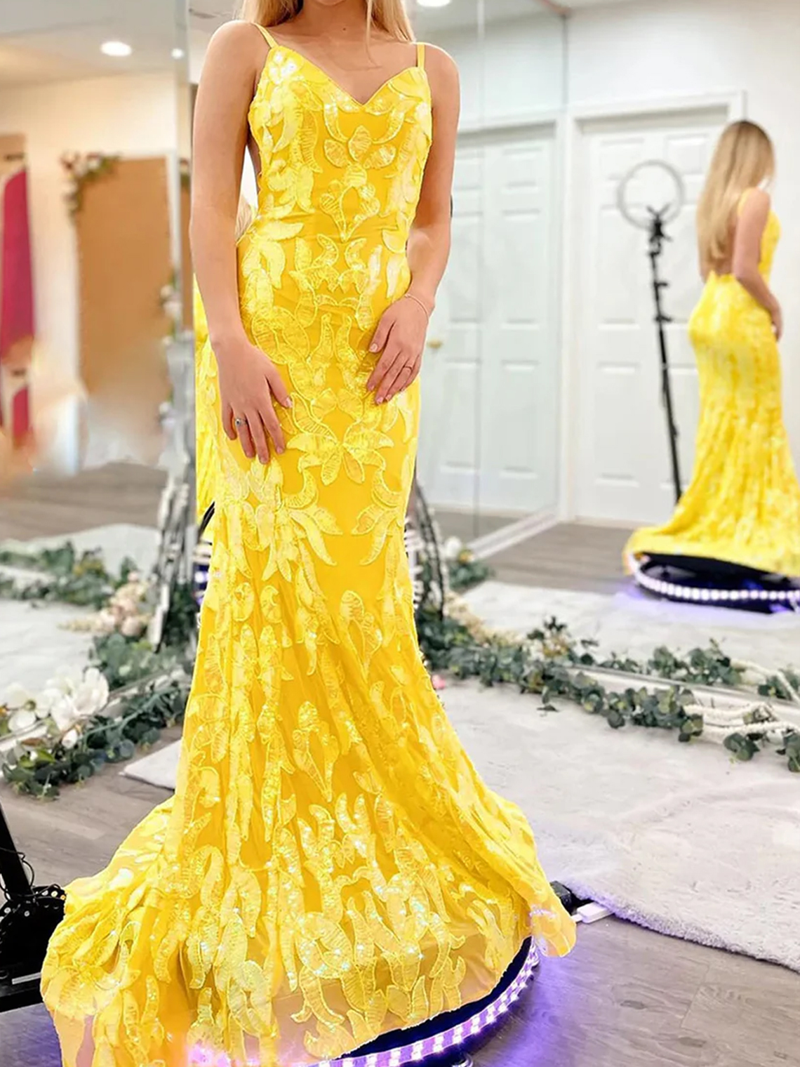 Glitter Tight Mermaid V-neck Backless with Aqqliques Prom Dress