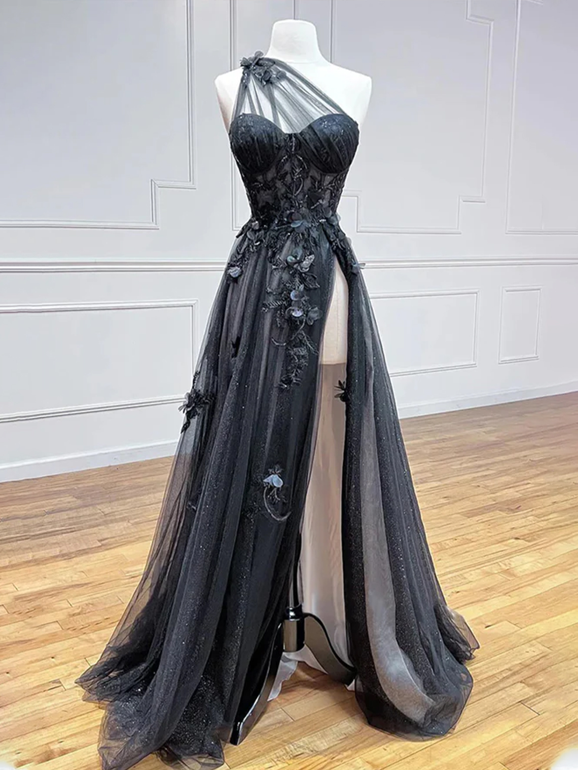 A Line Tulle One Shoulder Long Sleeveless with Appliques Prom Dress