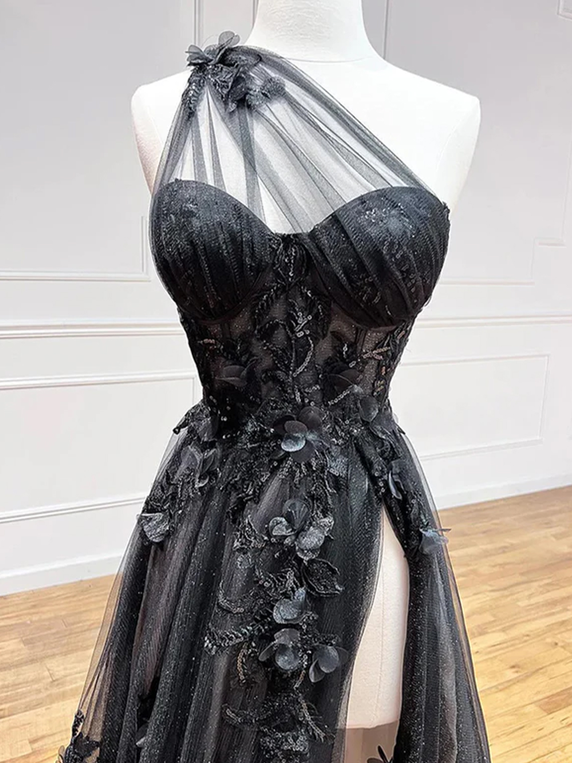 A Line Tulle One Shoulder Long Sleeveless with Appliques Prom Dress