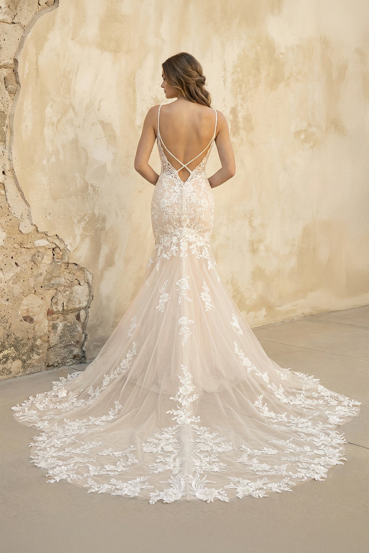 Off White Appliques Backless Mermaid Long Wedding Dresses