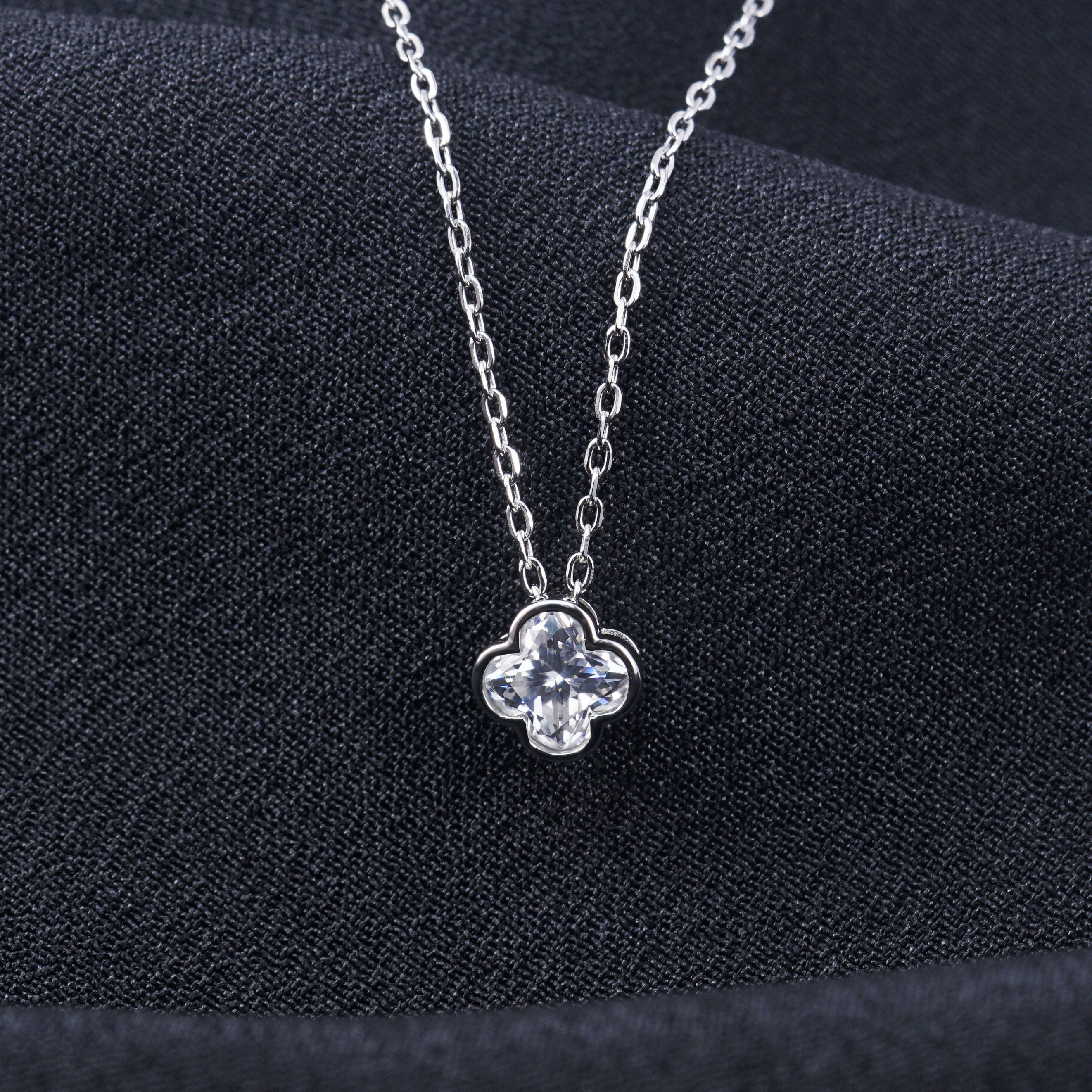 Delzzad 1ct Clover Cluster Pendant Necklace Lab-Created Moissanite Necklace S925 Sterling Silver Moissanite Jewelry Engagement Wedding Anniversary Perfect Gifts