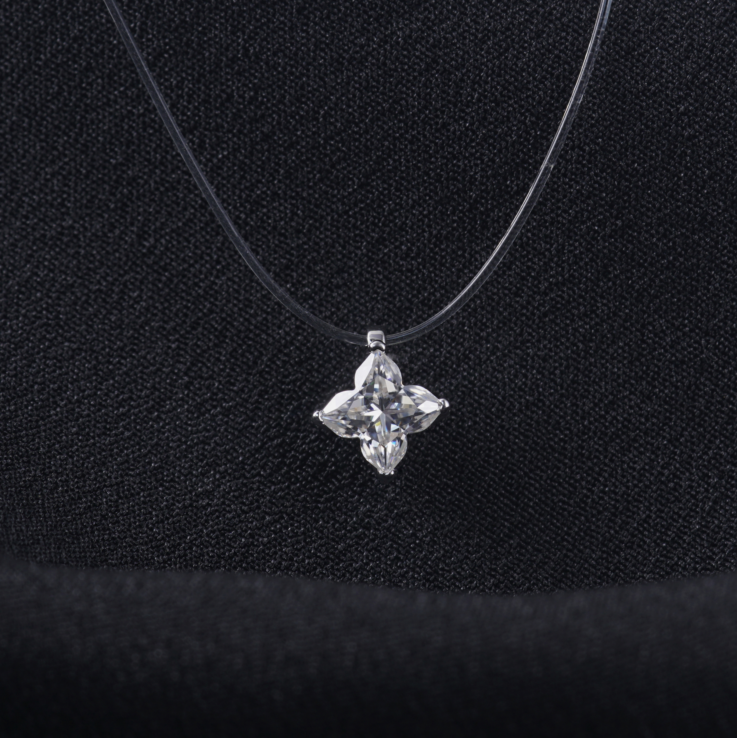 Delzzad 1ct Exquisite Leaf Clover Fishing Line Pendant Necklace Lab-Created Moissanite Necklace S925 Sterling Silver Moissanite Jewelry Engagement Wedding Anniversary Perfect Gifts